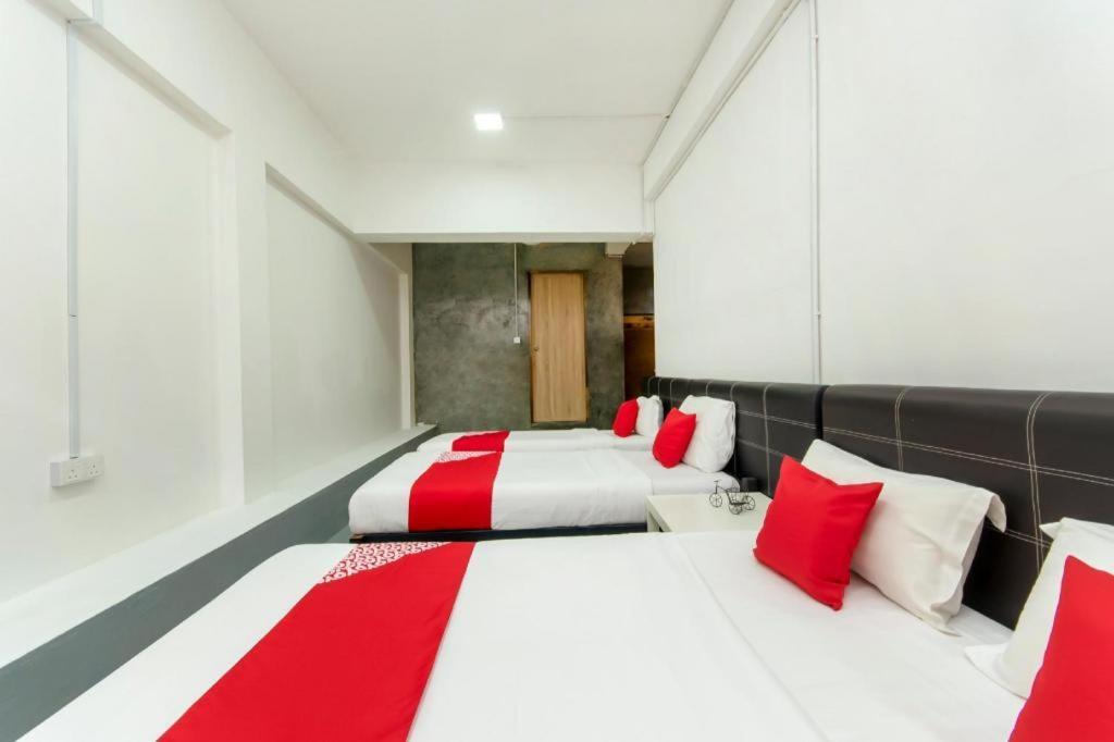 Oyo 43993 Madsuite Kota Kinabalu Exterior foto
