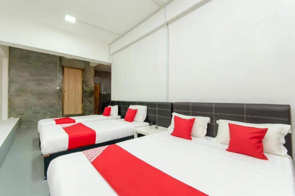 Oyo 43993 Madsuite Kota Kinabalu Exterior foto